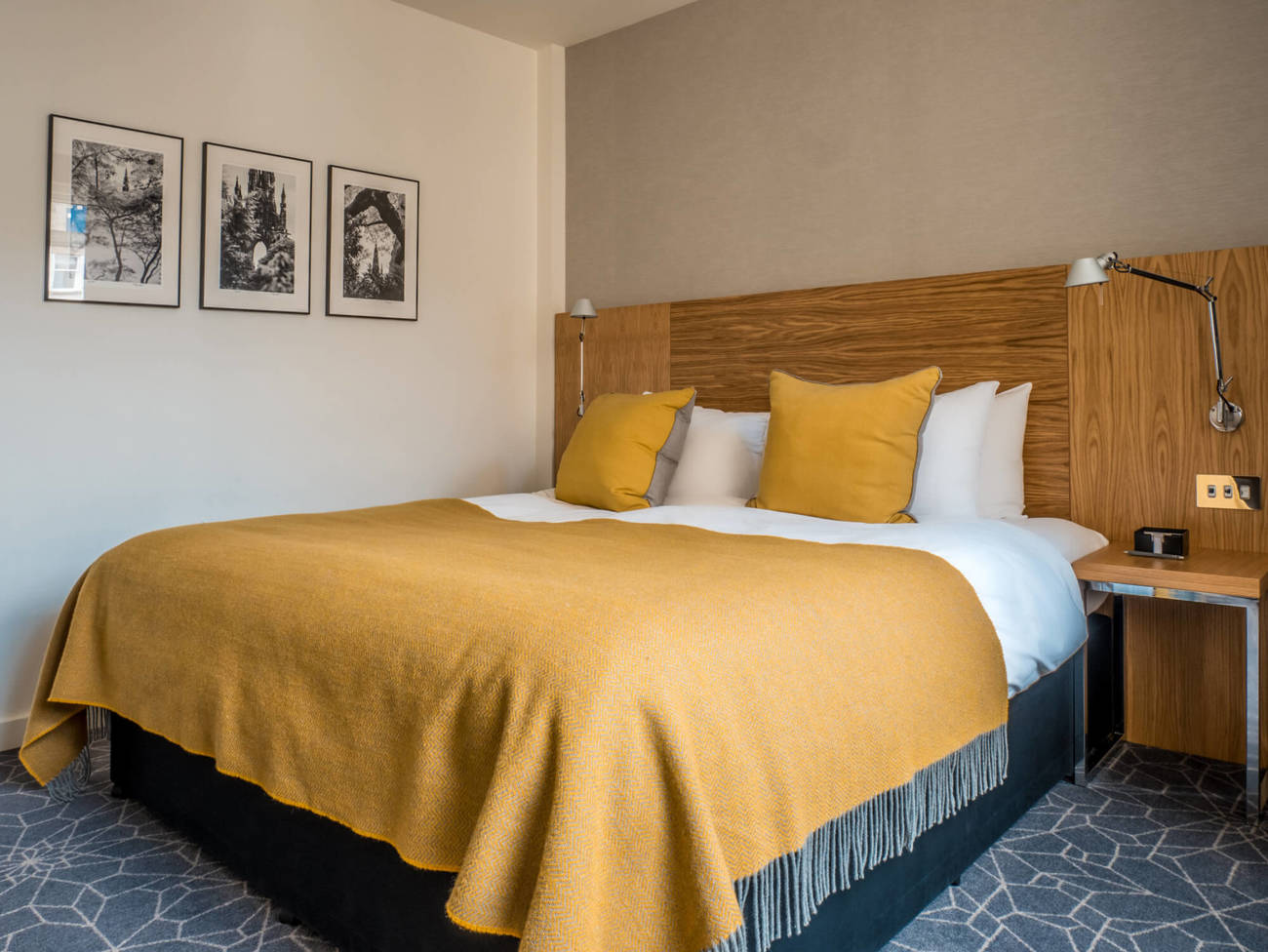 City Room at Apex Waterloo Place Hotel King-size bed in City Room at Apex Waterloo Place Hotel