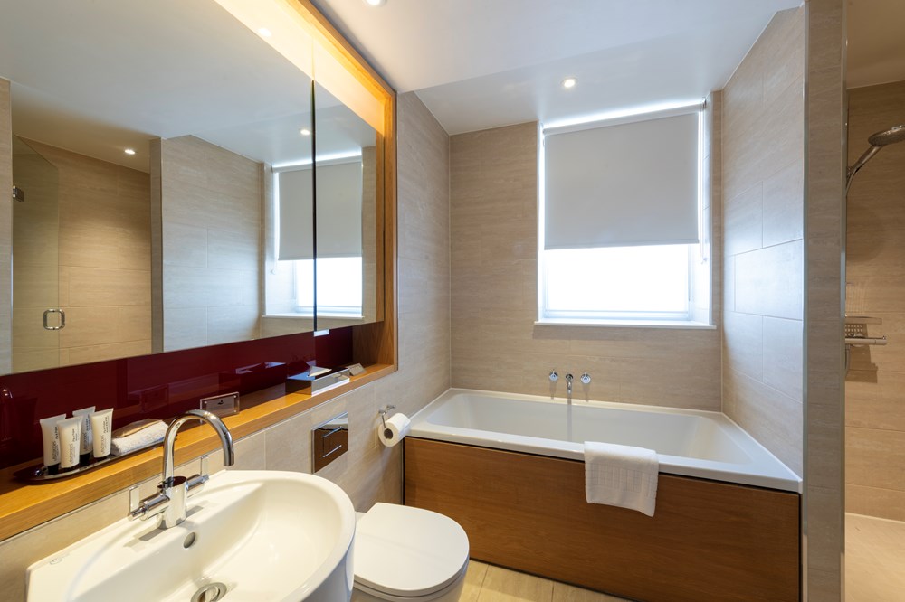 Superior Room bathroom with bath at Apex Temple Court Hotel
