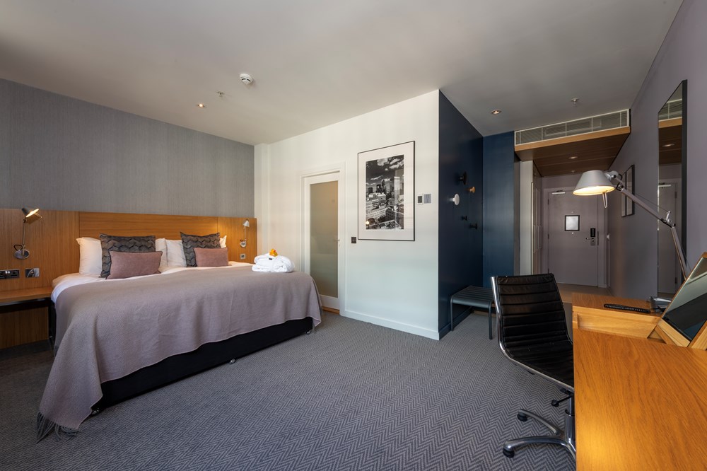 Superior Room at Apex City of London Hotel