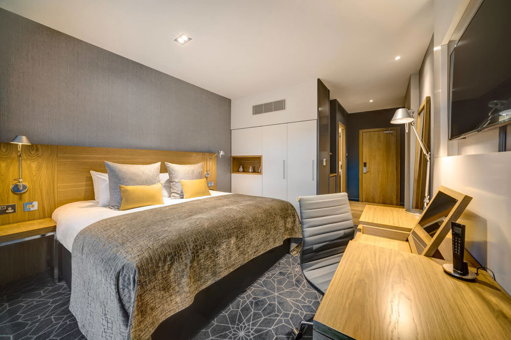 Standard Room at Apex City of Glasgow Hotel Standard Room with double bed and desk at Apex City of Glasgow Hotel