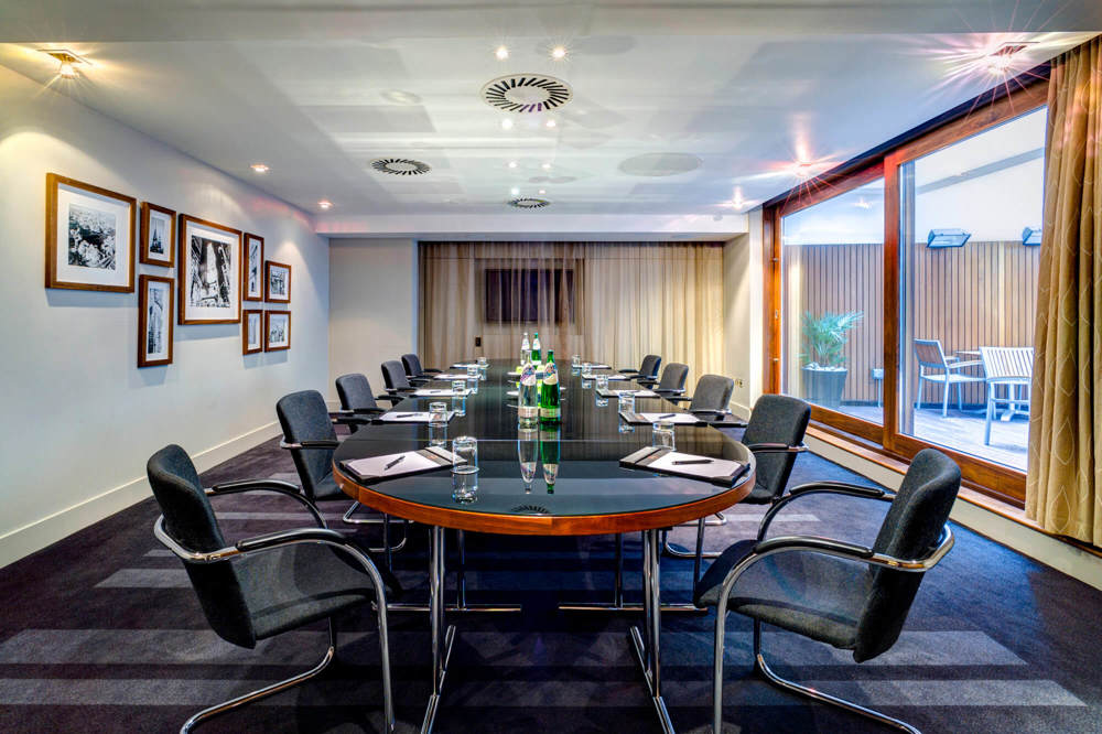 New York meeting room at Apex City of London Hotel set for boardroom meeting